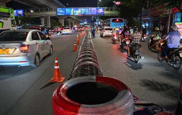 Người dân kỳ vọng dải phân cách cứng sẽ "giải cứu" đường Nguyễn Trãi