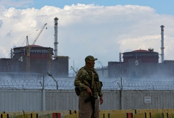 Nhà máy điện hạt nhân lớn nhất châu Âu bị pháo kích, Nga-Ukraine "đấu khẩu"
