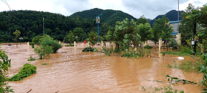Nhiều nơi ở Quảng Ninh bị nước lũ nhấn chìm sau cơn bão số 3 - 3