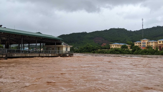 Nhiều nơi ở Quảng Ninh bị nước lũ nhấn chìm sau cơn bão số 3 - 1