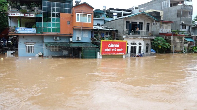 Nhiều nơi ở Quảng Ninh bị nước lũ nhấn chìm sau cơn bão số 3 - 6