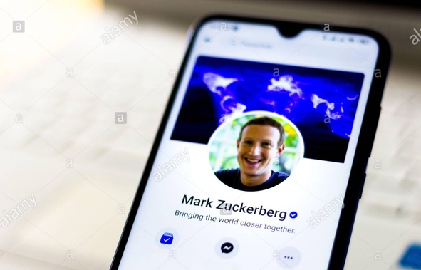 Bất ngờ trước chiếc điện thoại "ruột" của CEO Mark Zuckerberg
