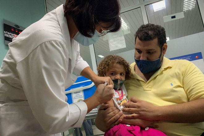 Cuba trở thành quốc gia đầu tiên tiêm chủng Covid-19 cho trẻ từ 2 tuổi - 1