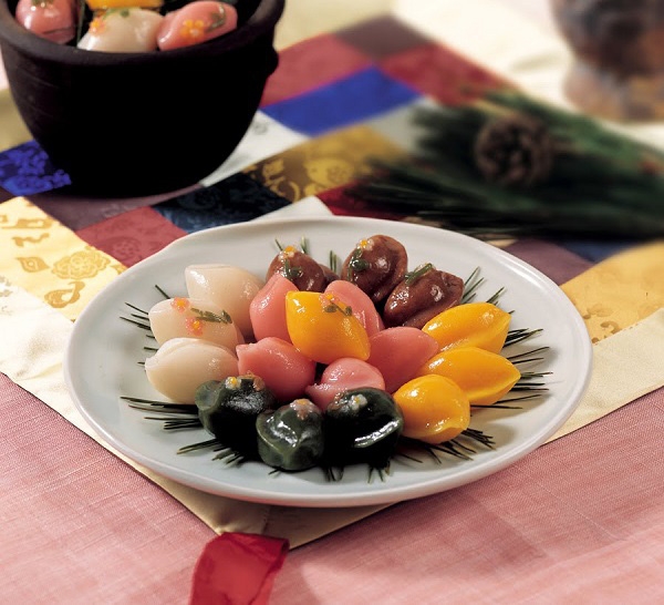 Thưởng thức bánh Trung thu truyền thống của các nước châu Á