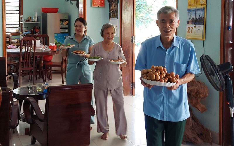Mâm cơm giỗ Bác Hồ trong ngày Tết Độc lập ở Lệ Thủy Mâm cơm giỗ Bác Hồ trong ngày Tết Độc lập ở Lệ Thủy