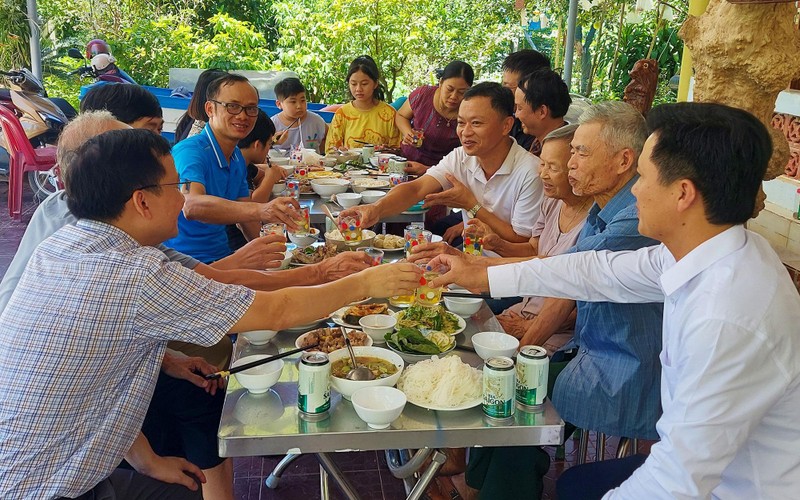 Mâm cơm giỗ Bác Hồ trong ngày Tết Độc lập ở Lệ Thủy