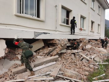 Tin Bộ Ngoại giao: Điện thăm hỏi tình hình động đất ở Trung Quốc