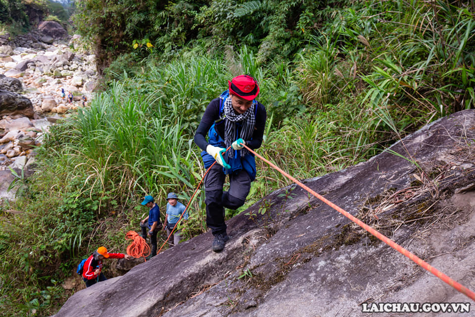 Đỉnh Nam Kang Ho Tao: Cung trekking khó leo, gian nan bậc nhất Tây Bắc