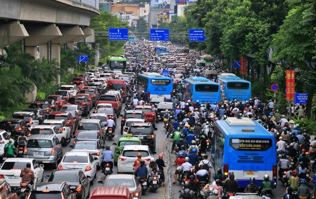 Sẽ tiếp tục thí điểm phân làn đường Nguyễn Trãi bằng dải phân cách cứng