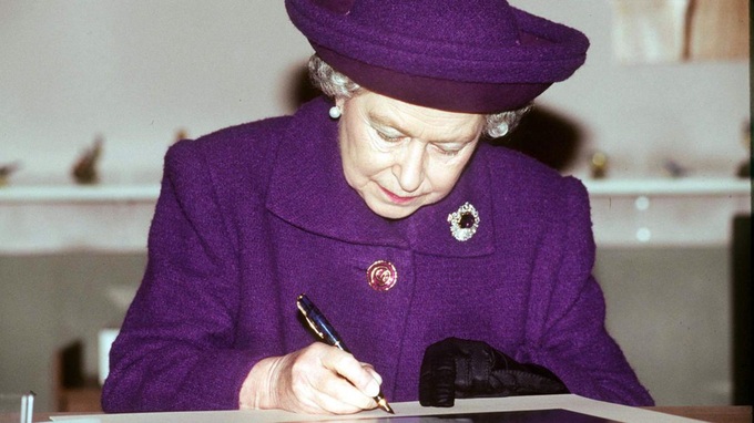 Bức thư của Nữ hoàng không ai được mở cho đến năm 2085 - 1
