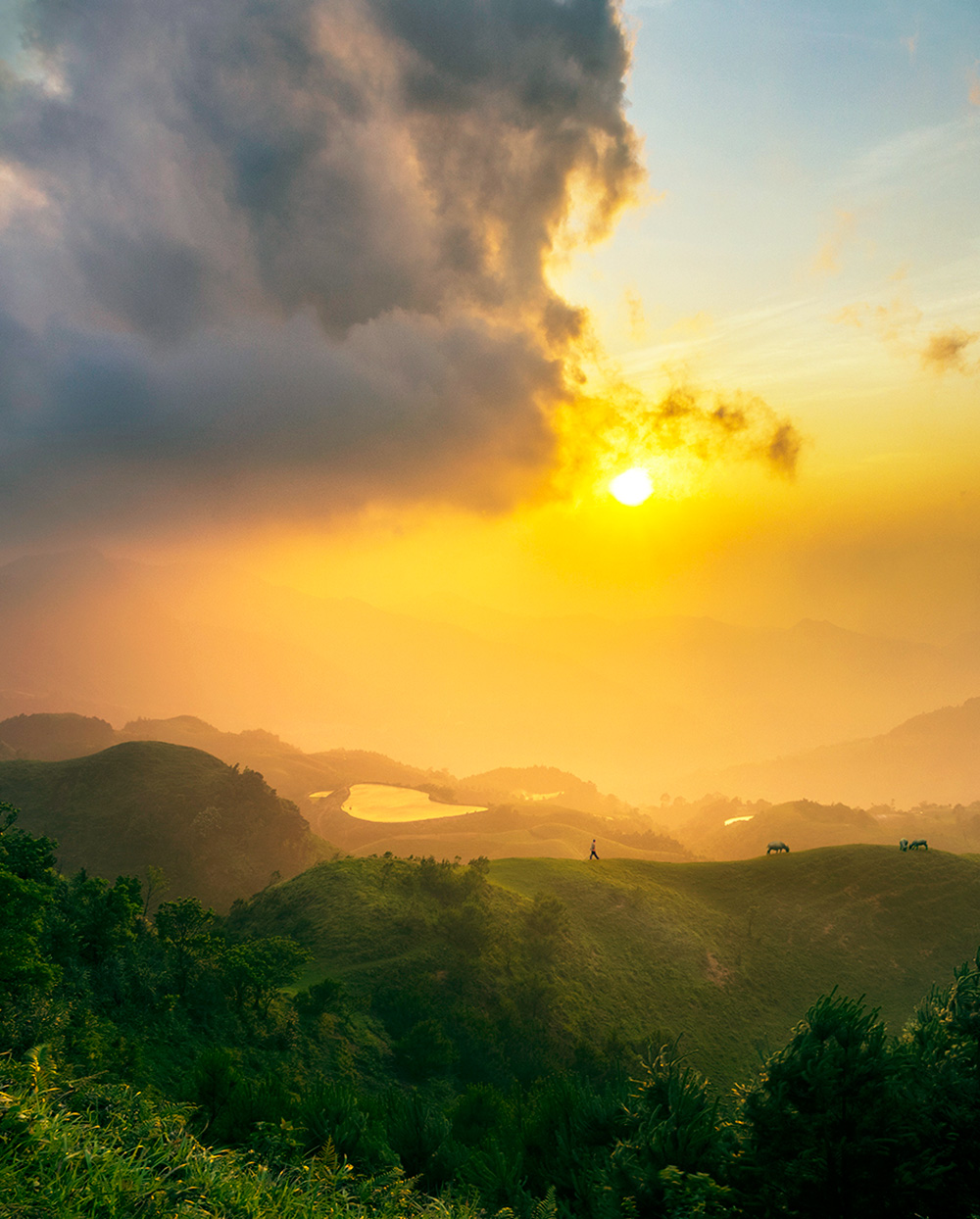 Ngắm hoàng hôn tuyệt đẹp trên đỉnh Mẫu Sơn