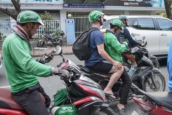 Cả trăm ngàn tài xế Grab không đóng BHXH, sửa Luật Lao động ra sao?