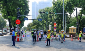 Nhiều phố bị rào chắn để thi công metro Nhổn - ga Hà Nội