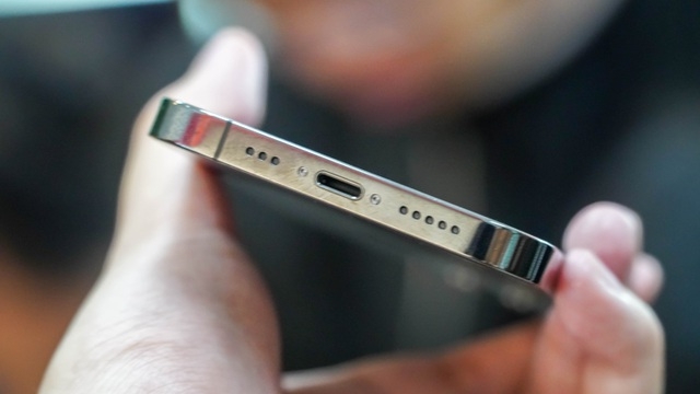 Trải nghiệm iPhone 12 Pro tại Việt Nam, giá từ 31 triệu đồng