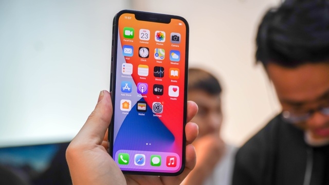 Trải nghiệm iPhone 12 Pro tại Việt Nam, giá từ 31 triệu đồng