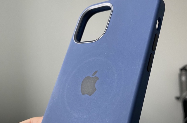 Apple thừa nhận những tác hại không ngờ khi dùng sạc MagSafe trên iPhone 12 - 2