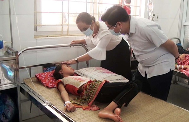 Lào Cai: 58 học sinh ngộ độc thực phẩm do ăn canh bắp cải nhiễm vi sinh - 1