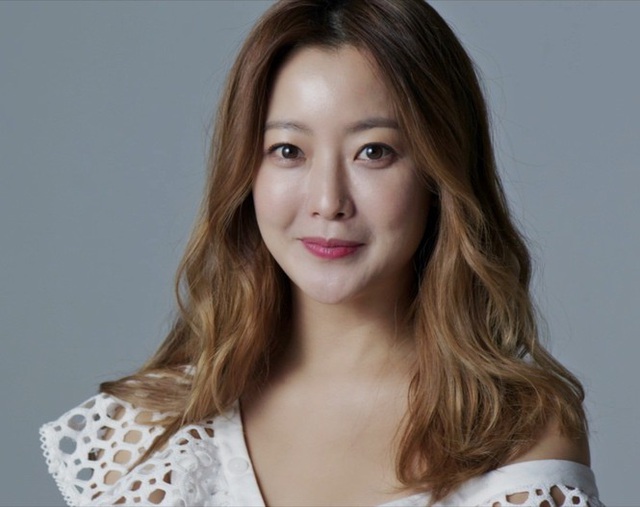 Kim Hee Sun - Mỹ nhân nhận mình đẹp hơn Song Hye Kyo, Kim Tae Hee - 24