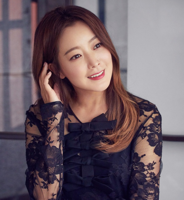 Kim Hee Sun - Mỹ nhân nhận mình đẹp hơn Song Hye Kyo, Kim Tae Hee - 4
