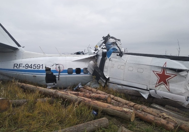 Máy bay Nga rơi ngay khi vừa cất cánh, 16 người thiệt mạng