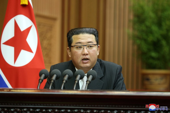 Ông Kim Jong-un thừa nhận kinh tế Triều Tiên lâm vào cảnh khó khăn - 1