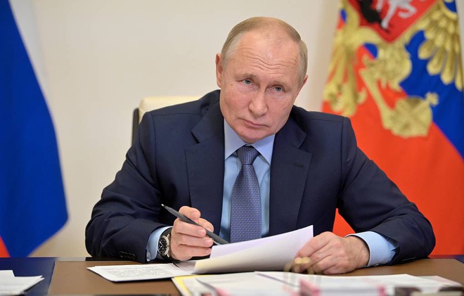 Ông Putin cho người dân nghỉ làm một tuần để khống chế Covid-19 - 1