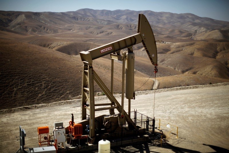 Giá dầu của Azerbaijan giảm hơn 1 USD