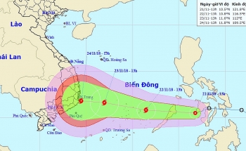 Áp thấp nhiệt đới tiến sát Biển Đông, có khả năng mạnh thành bão
