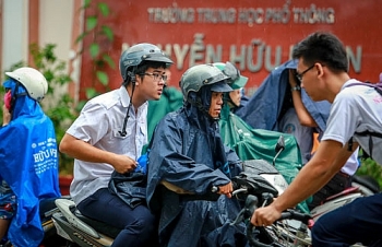 Trường học TP HCM ngừng hoạt động từ 12h hôm nay