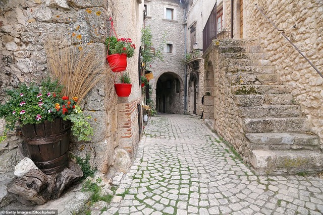 Ngôi làng tuyệt đẹp của Ý chu cấp hơn 1 tỷ đồng cho mỗi người đến sống ở đó - 5