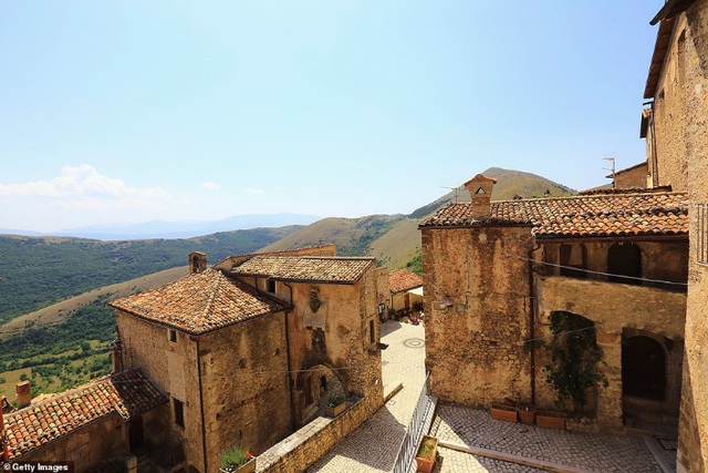 Ngôi làng tuyệt đẹp của Ý chu cấp hơn 1 tỷ đồng cho mỗi người đến sống ở đó - 6