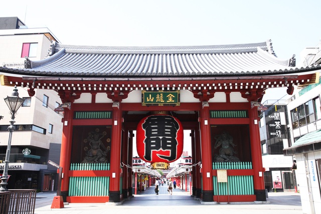 Cận cảnh đền thờ cổ kính nhất Tokyo rạng rỡ trong “lễ tưởng niệm hoa cúc” - 3