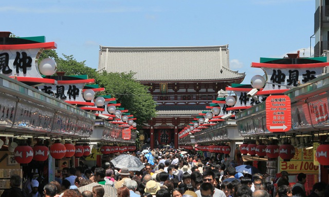 Cận cảnh đền thờ cổ kính nhất Tokyo rạng rỡ trong “lễ tưởng niệm hoa cúc” - 5