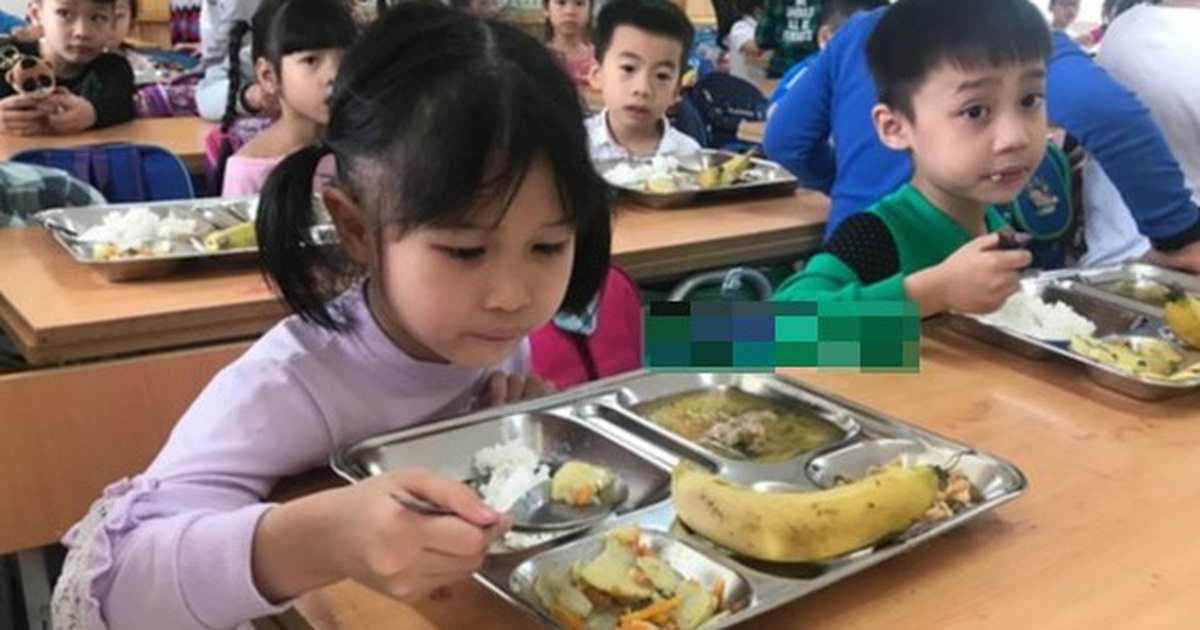 Bữa ăn học đường: No nhưng chưa đủ dinh dưỡng?