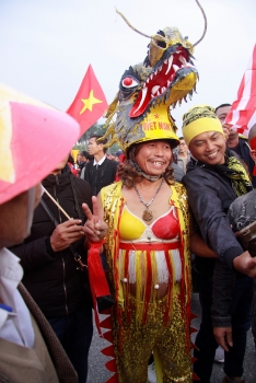 Những cổ động viên “độc, lạ” tại chung kết AFF Cup 2018