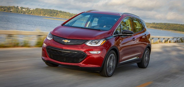 Hãng GM bị kiện vì pin xe điện Chevrolet Bolt cháy nổ gây nguy hiểm - 1