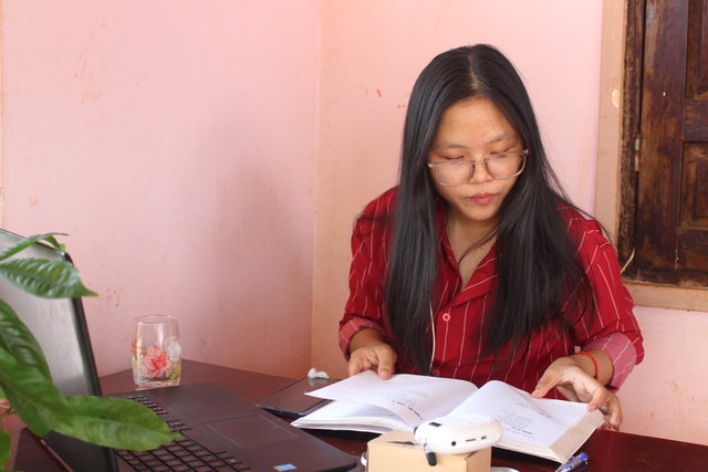 Học sinh lớp 11 dày công thu âm song ngữ giúp trẻ em dân tộc học tiếng Việt - 2