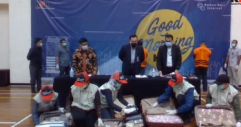 Bộ trưởng Indonesia bị bắt cùng 7 va li tiền tham ô cứu trợ Covid-19