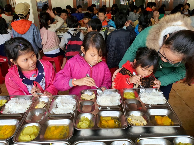 15 nghìn đồng/3 bữa ăn/ngày cho học sinh miền núi: Thầy cô đau đầu - 4