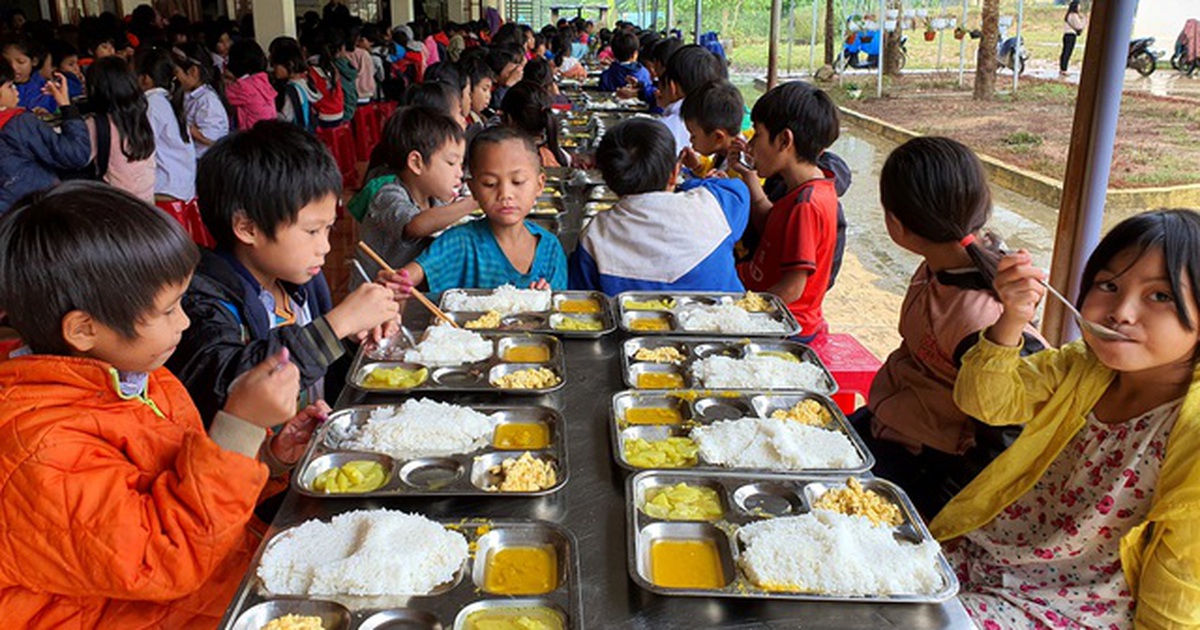 15 nghìn đồng/3 bữa ăn/ngày cho học sinh miền núi: Thầy cô đau đầu