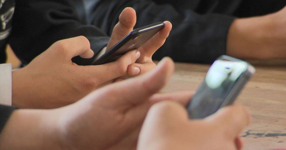 Chính phủ yêu cầu Bộ GD&ĐT hướng dẫn HS sử dụng điện thoại trong giờ học