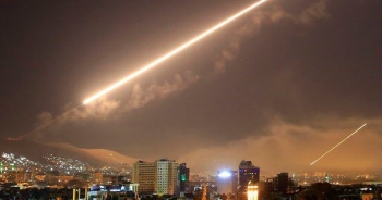 Không phận thủ đô Syria rung chuyển vì tên lửa nghi của Israel