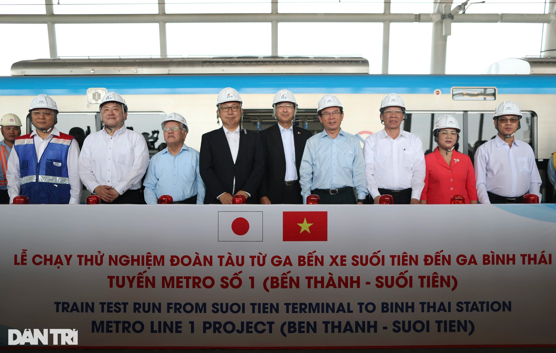 Người dân TPHCM hào hứng thử nghiệm tàu metro số 1 Bến Thành - Suối Tiên - 2
