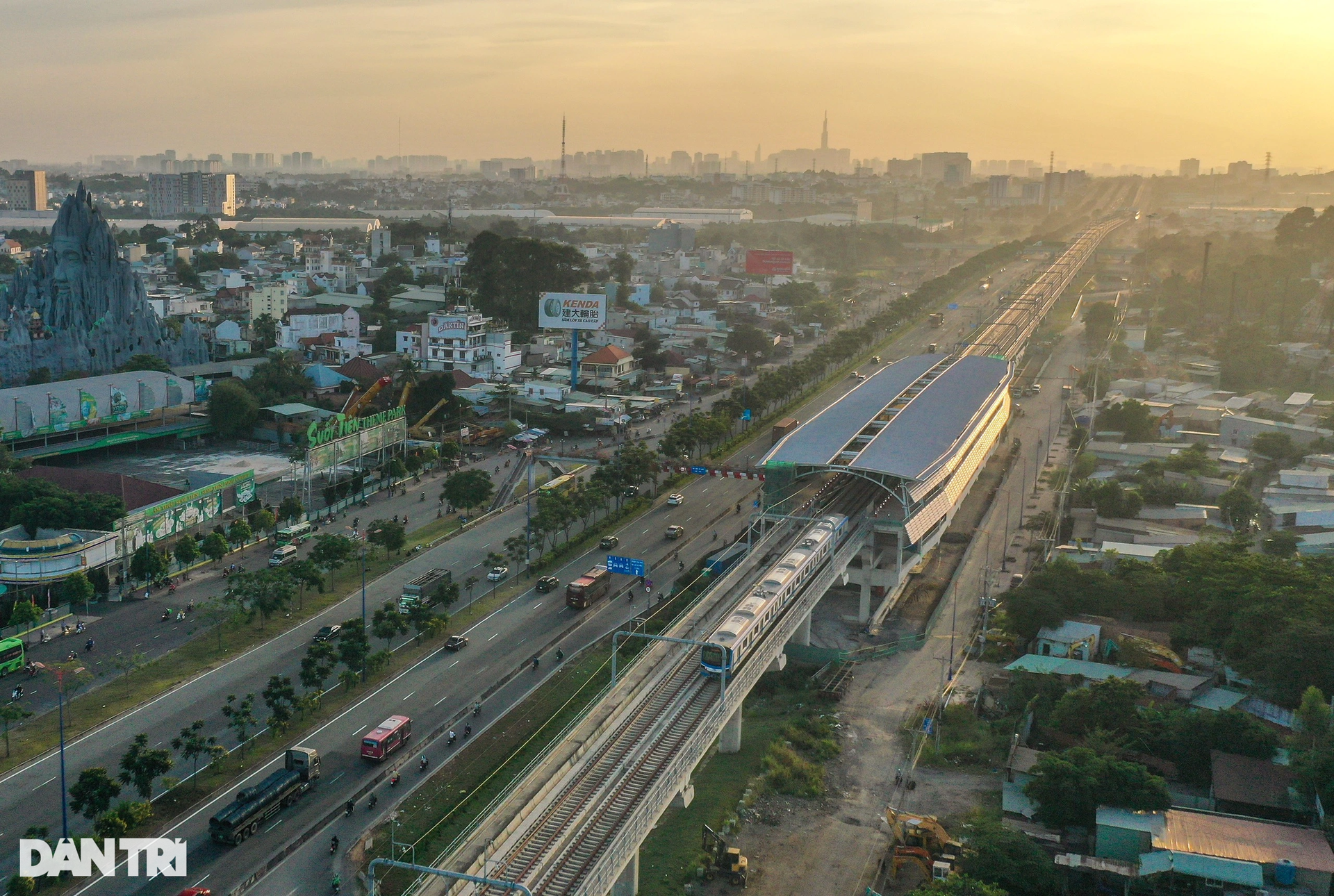 Người dân TPHCM hào hứng thử nghiệm tàu metro số 1 Bến Thành - Suối Tiên - 5