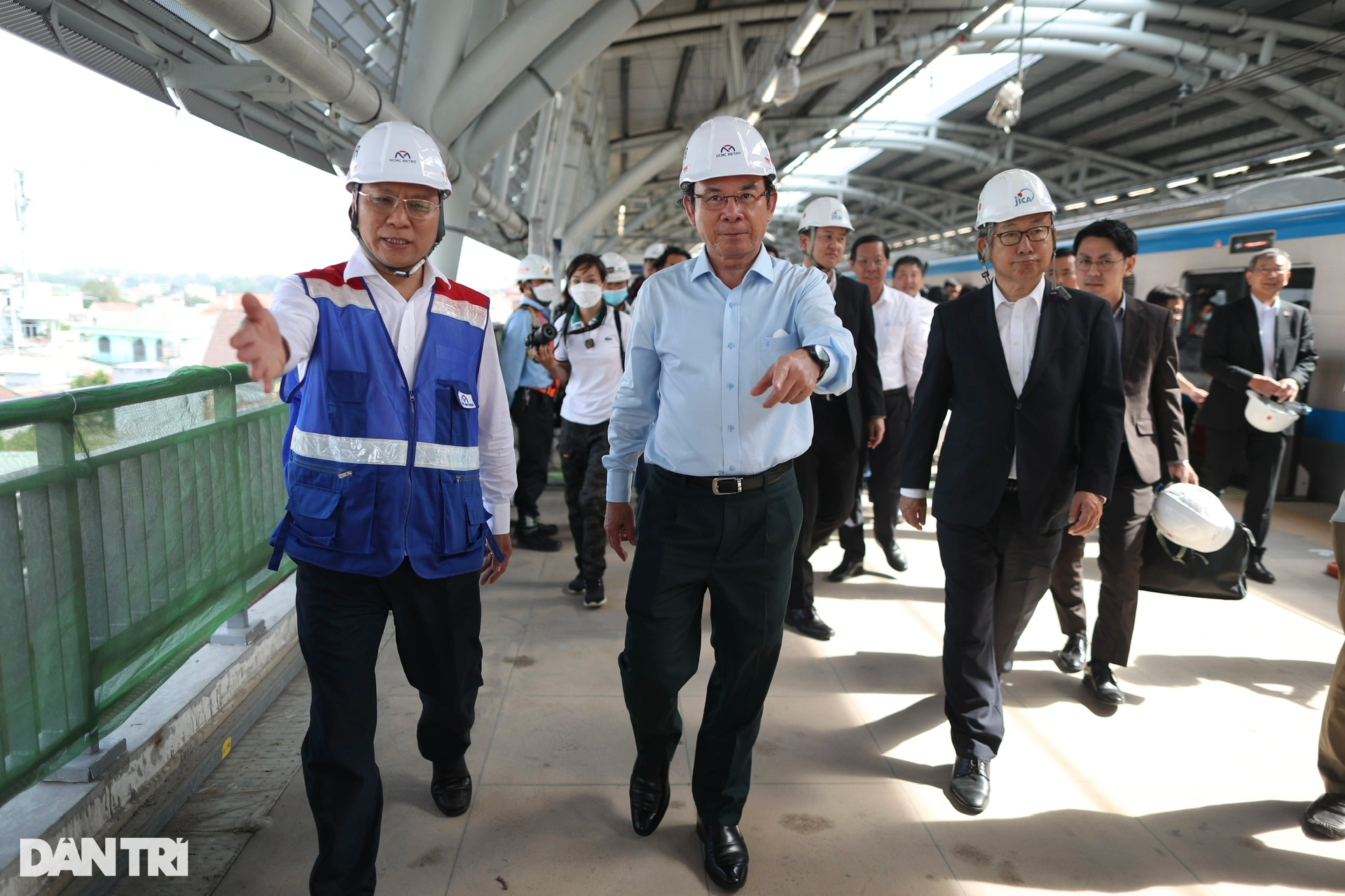 Người dân TPHCM hào hứng thử nghiệm tàu metro số 1 Bến Thành - Suối Tiên - 13