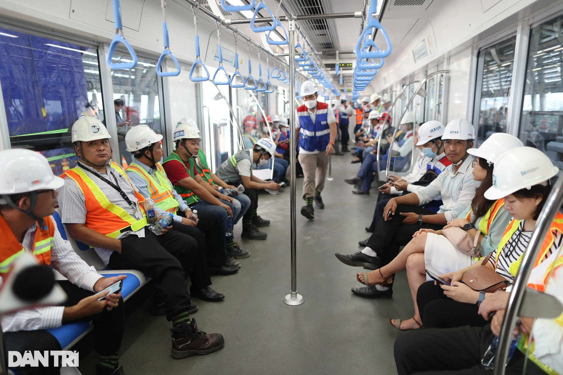 Người dân TPHCM hào hứng thử nghiệm tàu metro số 1 Bến Thành - Suối Tiên - 11