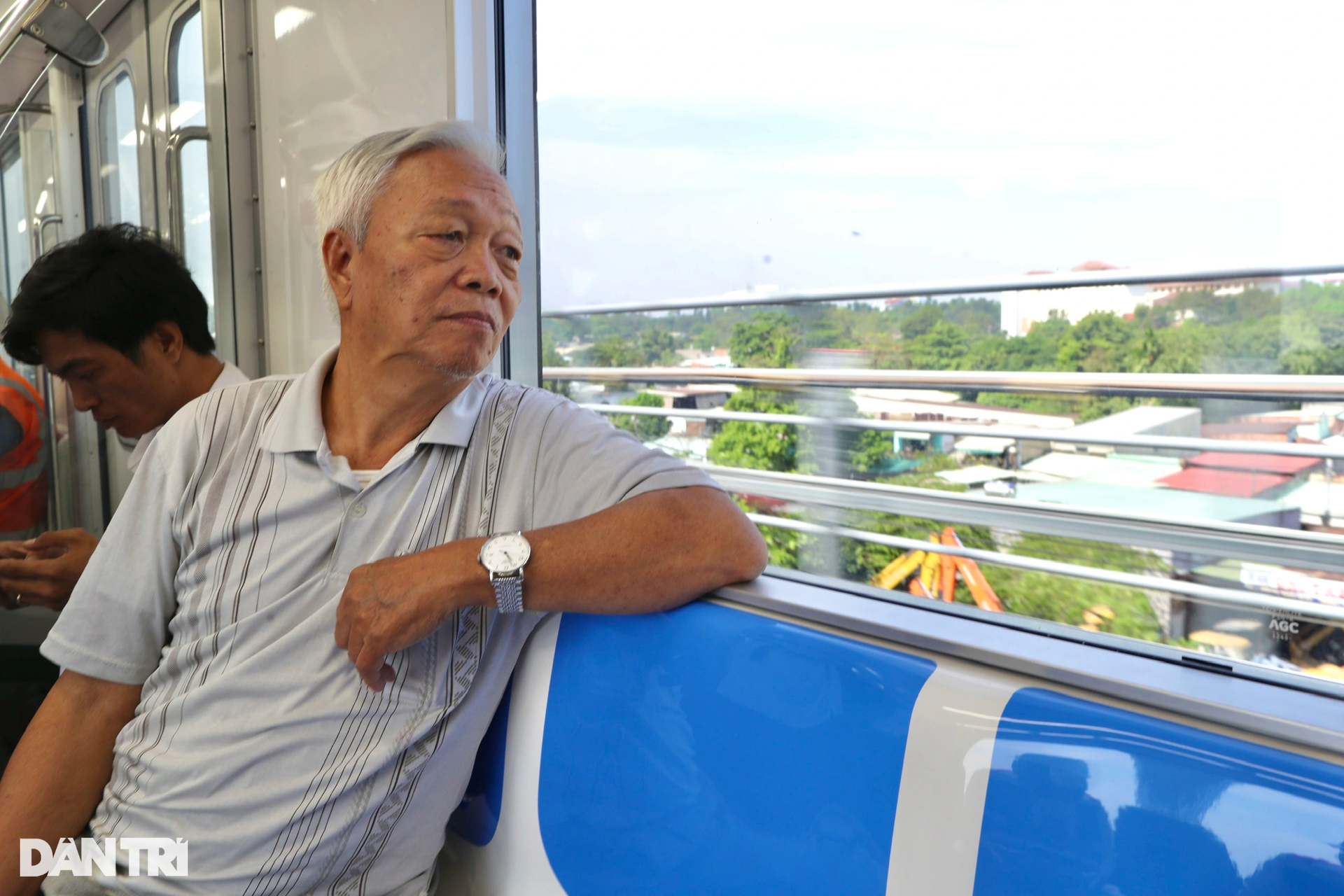 Người dân TPHCM hào hứng thử nghiệm tàu metro số 1 Bến Thành - Suối Tiên - 7