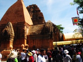 Lễ hội Tháp Bà Ponagar Nha Trang là di sản văn hóa phi vật thể quốc gia