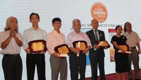 Năm tác giả Việt kiều đoạt “Giải sách Hay năm 2013”