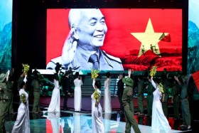 Liveshow 3 Giọng hát Việt: HLV hát “Hò kéo pháo” tưởng nhớ Đại tướng